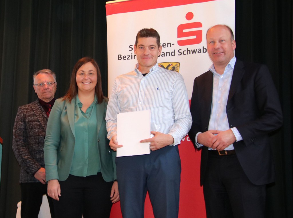 Michael Ungers Verdienste werden gewürdigt FC 1920 Gundelfingen e.V.